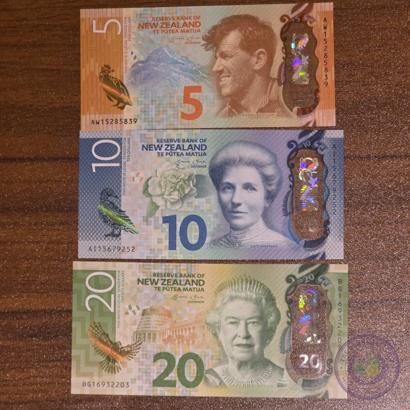 نيوزيلندا 🇳🇿 طقم ٥ و١٠ و٢٠ دولار (٣ أوراق)