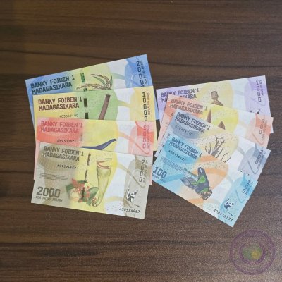 مدغشقر 🇲🇬 مجموعة من ٨ أوراق نقدية طقم ٢٠١٧