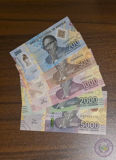 أنغولا 🇦🇴 مجموعة طقم العملات (٢٠٠، ٥٠٠، ١٠٠٠، ٢٠٠٠،